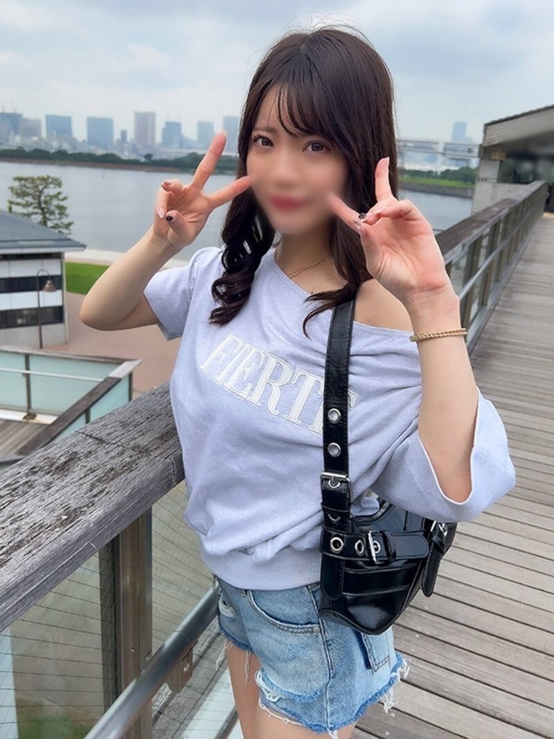 FC2-PPV-4909467 禁欲一个月 ☆ 一位身材丰满、容貌姣好的女大学生（21岁）渴望性爱 ☆ 用遥控振动器极度挑逗，她的阴道湿透，她变得异常兴奋 ⇒ 激烈、无保护的性交，射精在体内。