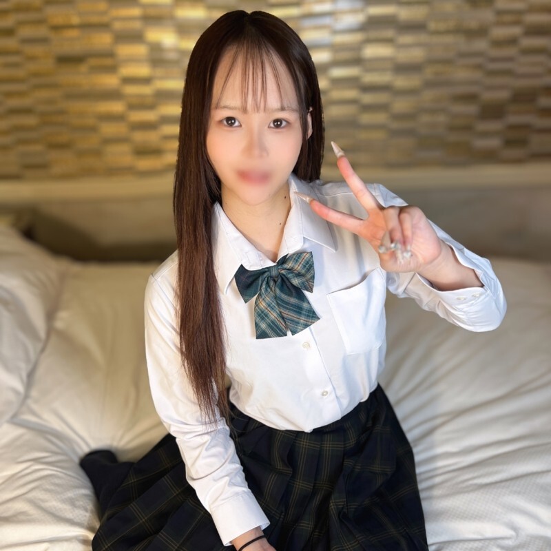 FC2-PPV-4918326 【限时5天！ 】【长发少女转瞬即逝的笑容，令人心动不已】18岁的瞳，拥有著令人惊艳的身材，却感动得热泪盈眶！这是她第一次体验到被超过20公分的巨根猛烈射精的快感，而这一切都被我们用镜头记录了下来。