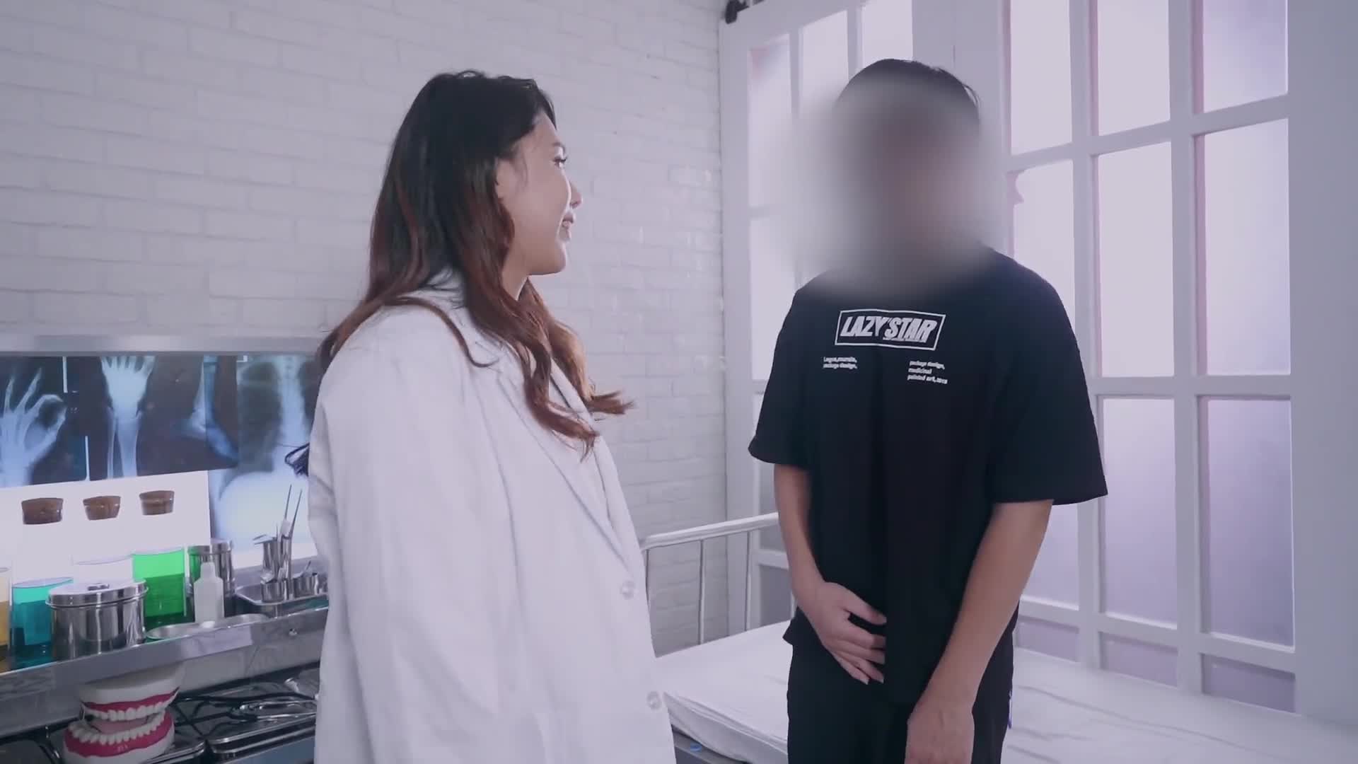 荡妇女医生在与病人发生性关系时挤奶